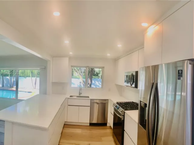 4-bedroom home for rent in Miami - 19340 NE 18th Ct - MondialRealty