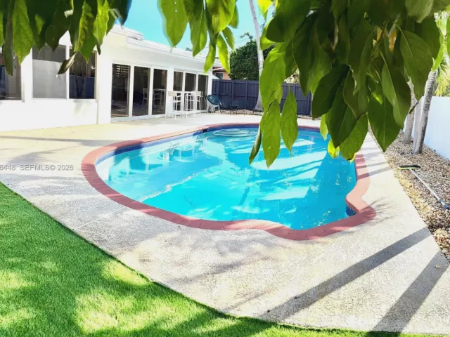 4-bedroom home for rent in Miami - 19340 NE 18th Ct - MondialRealty