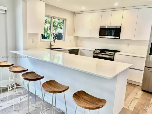 4-bedroom home for rent in Miami - 19340 NE 18th Ct - MondialRealty
