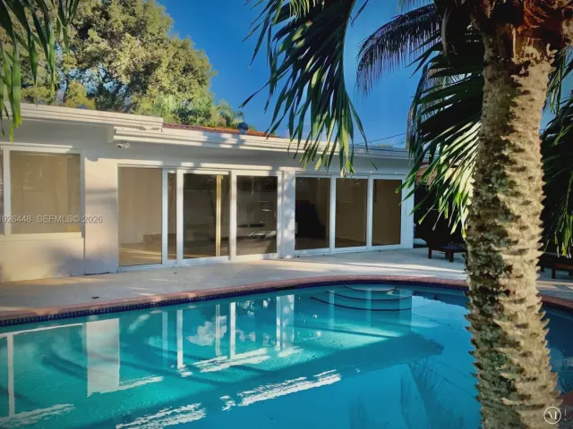 4-bedroom home for rent in Miami - 19340 NE 18th Ct - MondialRealty