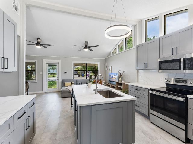 Home for rent at 1292 SW 25th Avenue - photo 6880998