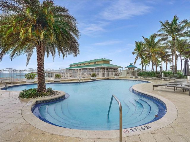 Apartment for sale  Unit #1002 - photo 6869392