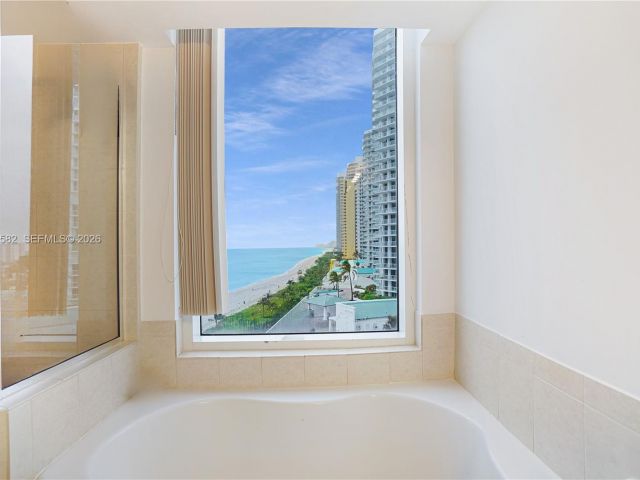 Apartment for sale  Unit #1002 - photo 6869397