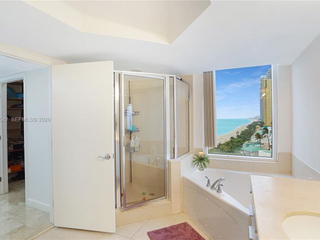 Apartment for sale  Unit #1002 - photo 6869398