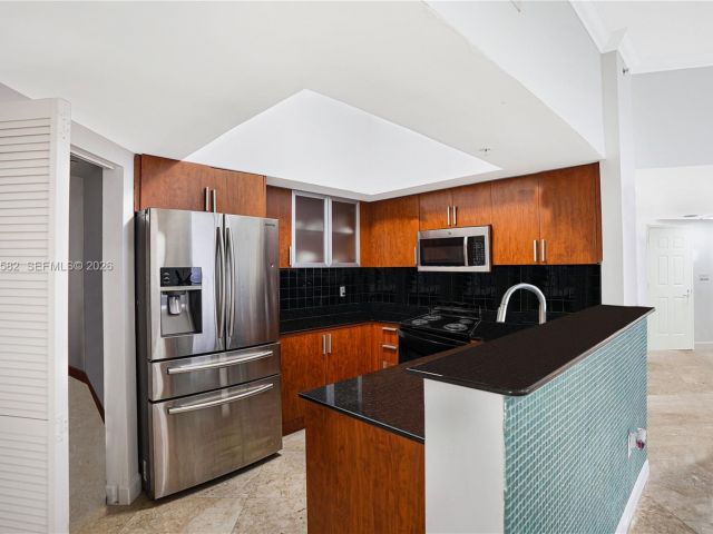 Apartment for sale  Unit #1002 - photo 6869404