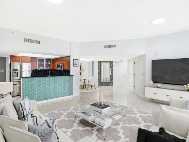 Apartment for sale  Unit #1002 - photo 6869405