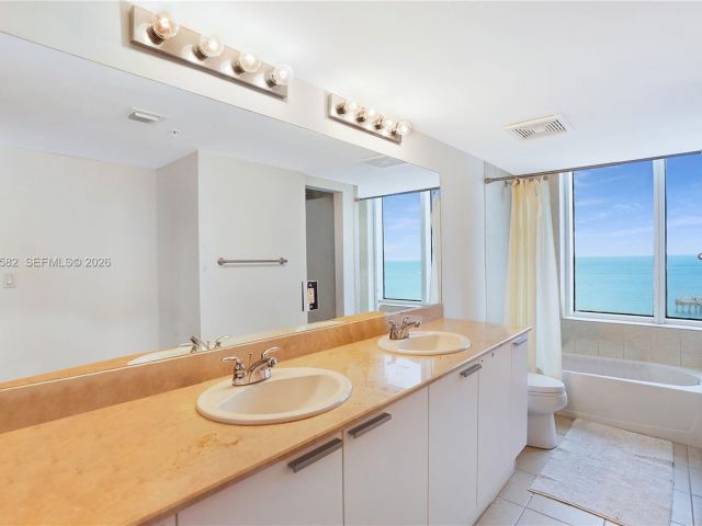 Apartment for sale  Unit #1002 - photo 6869408