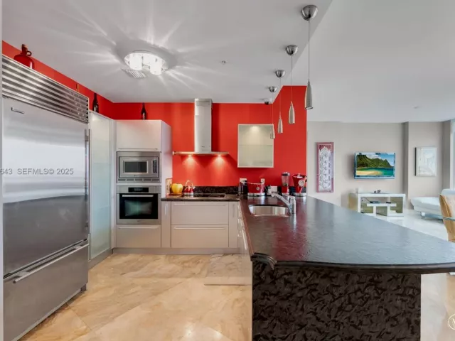 2-bedroom condo for sale in Sunny Isles Beach - 18201 Collins Ave 3907 - MondialRealty