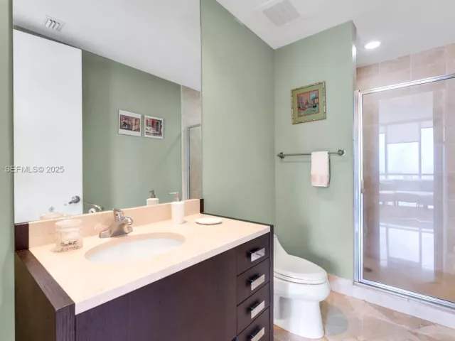 2-bedroom condo for sale in Sunny Isles Beach - 18201 Collins Ave 3907 - MondialRealty