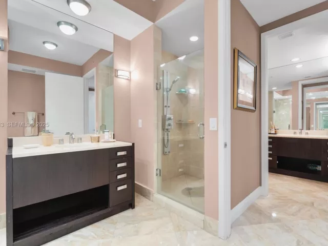 2-bedroom condo for sale in Sunny Isles Beach - 18201 Collins Ave 3907 - MondialRealty