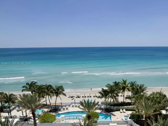 3-bedroom condo for rent in Hollywood - 3535 S OCEAN DR 705 - MondialRealty