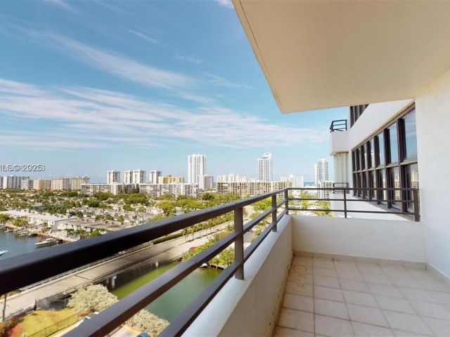 2-bedroom condo for sale in Hallandale Beach - 2500 PARKVIEW DR 1207 - MondialRealty