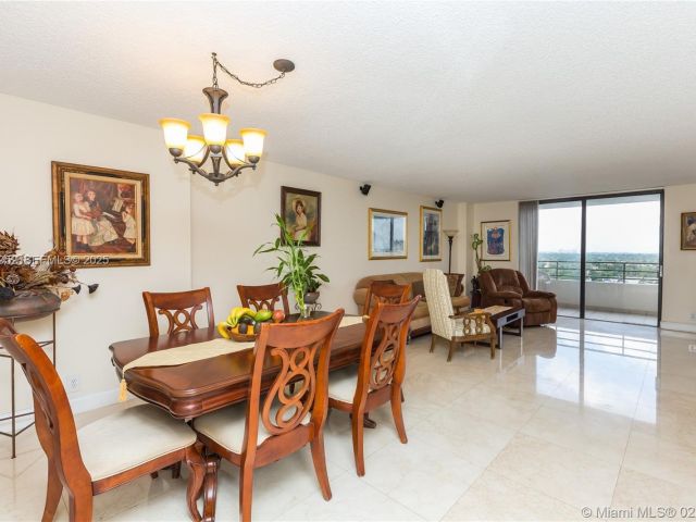 2-bedroom condo for sale in Hallandale Beach - 2500 PARKVIEW DR 1207 - MondialRealty