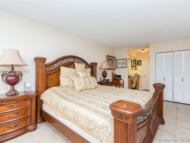 2-bedroom condo for sale in Hallandale Beach - 2500 PARKVIEW DR 1207 - MondialRealty