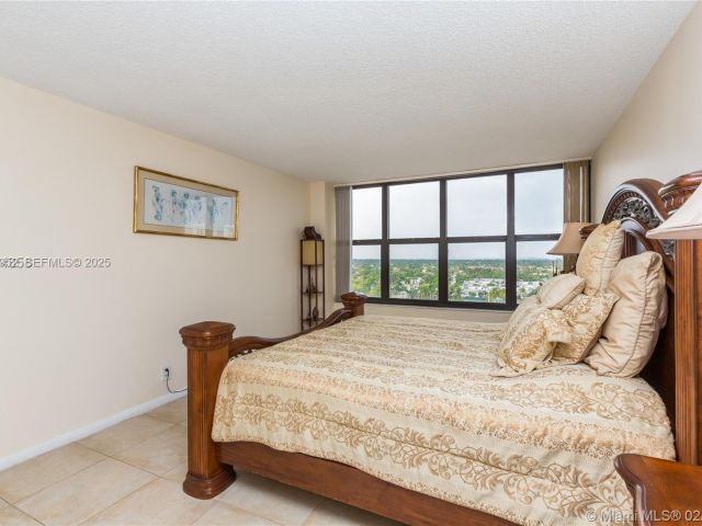 2-bedroom condo for sale in Hallandale Beach - 2500 PARKVIEW DR 1207 - MondialRealty