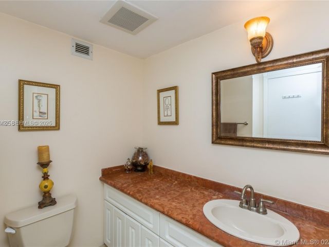 2-bedroom condo for sale in Hallandale Beach - 2500 PARKVIEW DR 1207 - MondialRealty