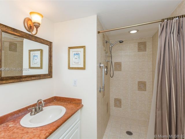 2-bedroom condo for sale in Hallandale Beach - 2500 PARKVIEW DR 1207 - MondialRealty