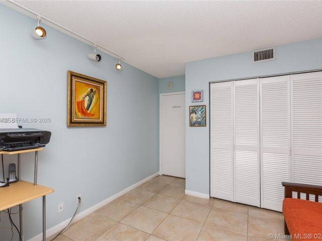 2-bedroom condo for sale in Hallandale Beach - 2500 PARKVIEW DR 1207 - MondialRealty