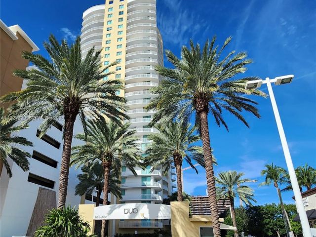 2-bedroom condo for sale in Hallandale Beach - 1755 E Hallandale Beach Blvd 305E - MondialRealty