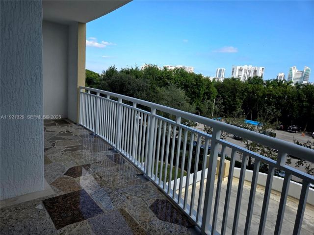 2-bedroom condo for sale in Hallandale Beach - 1755 E Hallandale Beach Blvd 305E - MondialRealty