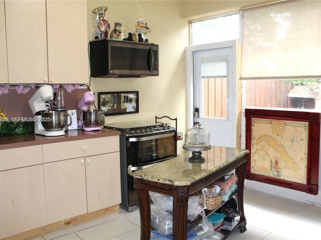 3-bedroom home for sale in Homestead - 1209 NE 32nd Ave - MondialRealty