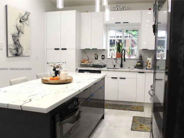 3-bedroom home for sale in Homestead - 1209 NE 32nd Ave - MondialRealty