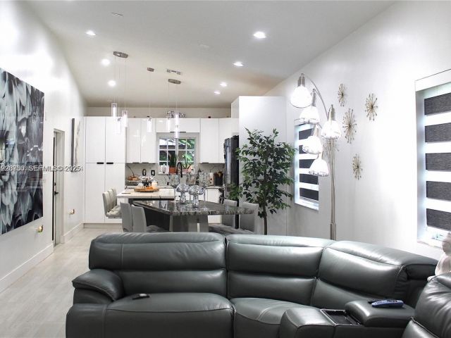 3-bedroom home for sale in Homestead - 1209 NE 32nd Ave - MondialRealty