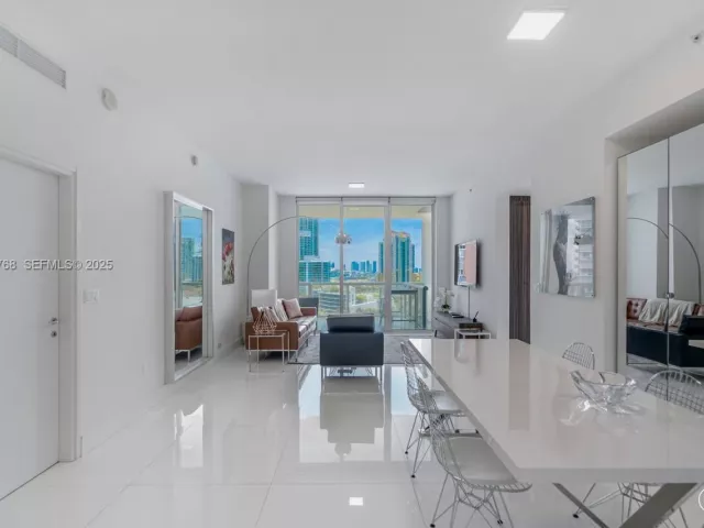 2-bedroom condo for rent in Miami Beach - 50 S Pointe Dr 1506 - MondialRealty