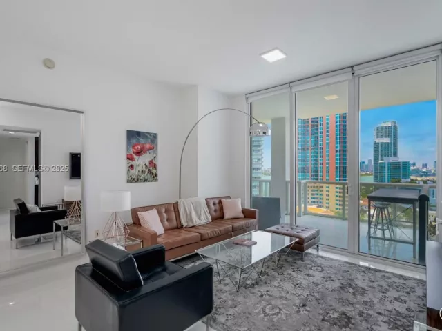 2-bedroom condo for rent in Miami Beach - 50 S Pointe Dr 1506 - MondialRealty
