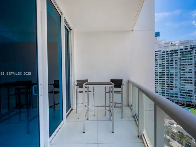 2-bedroom condo for rent in Miami Beach - 50 S Pointe Dr 1506 - MondialRealty