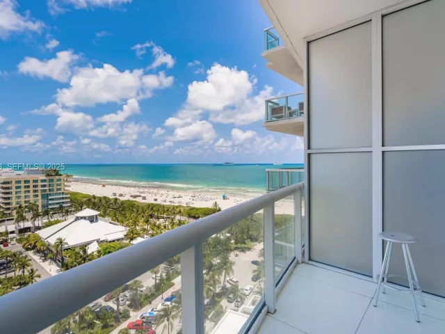 2-bedroom condo for rent in Miami Beach - 50 S Pointe Dr 1506 - MondialRealty