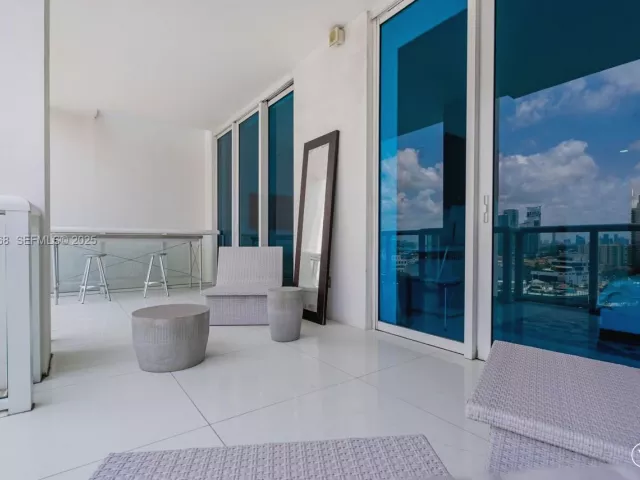 2-bedroom condo for rent in Miami Beach - 50 S Pointe Dr 1506 - MondialRealty