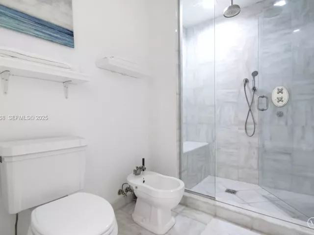 2-bedroom condo for rent in Miami Beach - 50 S Pointe Dr 1506 - MondialRealty