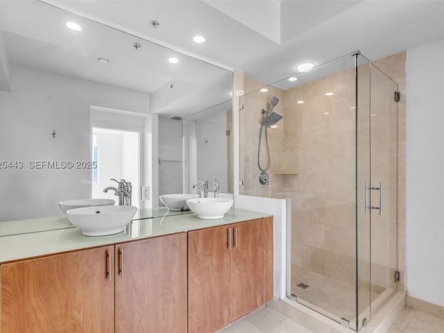 2-bedroom condo for sale in Fort Lauderdale - 315 NE 3rd Ave 1805 - MondialRealty