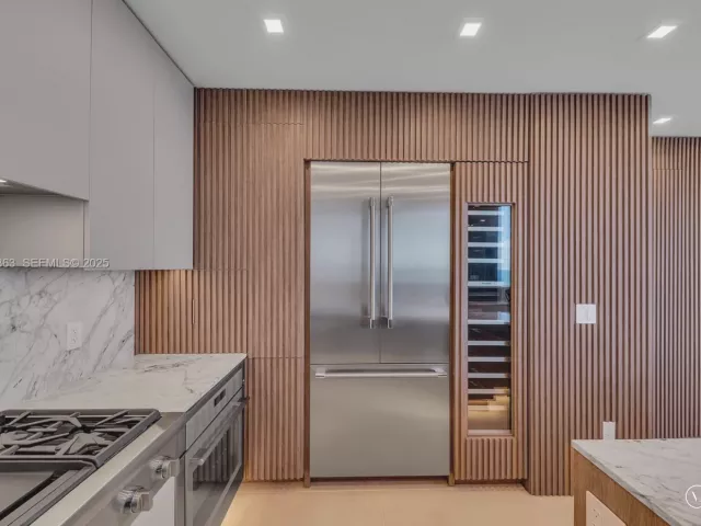 2-bedroom condo for sale in Hollywood - 3535 S Ocean Dr 1003 - MondialRealty