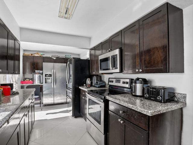 Home for sale at 256 SW 11th Place - photo 6894739