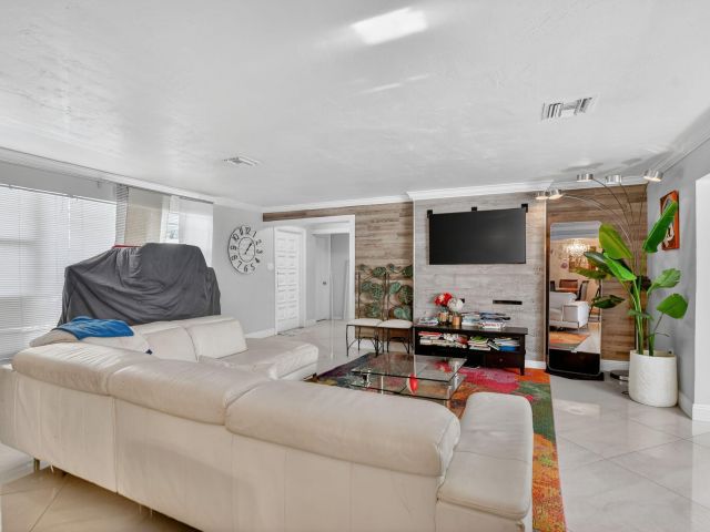 Home for sale at 256 SW 11th Place - photo 6894747