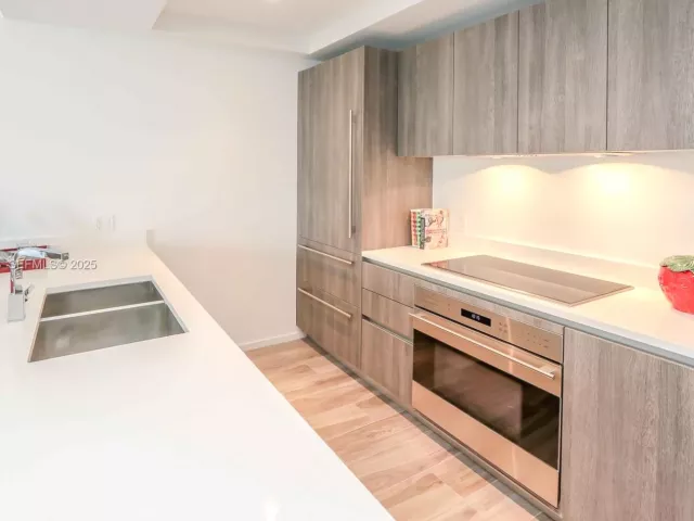 1-bedroom condo for sale in Miami - 801 S Miami Ave 3108 - MondialRealty