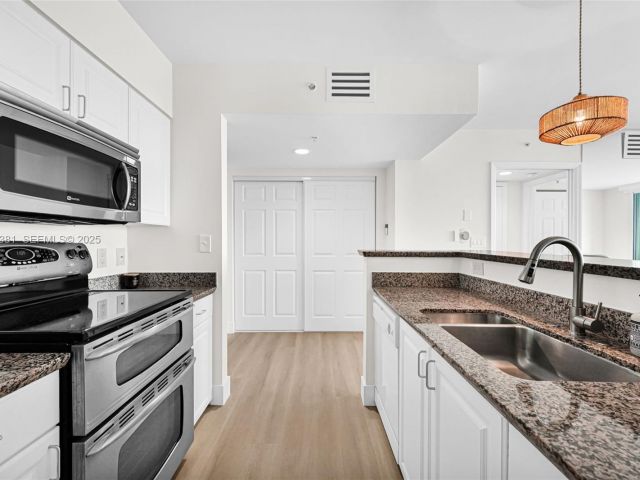 Apartment for rent  Unit #1908 - photo 7511510