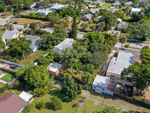 Home for sale at 212 SW 2nd Avenue - photo 6879598