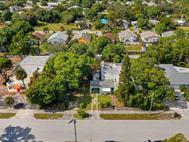 Home for sale at 212 SW 2nd Avenue - photo 6879613