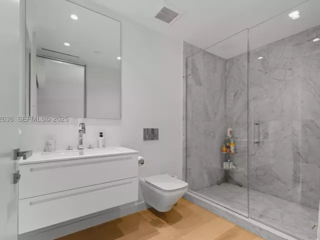 3-bedroom condo for sale in Miami Beach - 6800 Fisher Island Dr 6842 - MondialRealty
