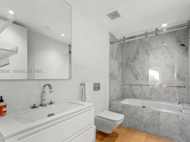 3-bedroom condo for sale in Miami Beach - 6800 Fisher Island Dr 6842 - MondialRealty