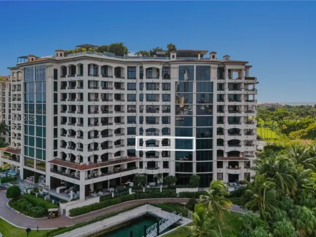 3-bedroom condo for sale in Miami Beach - 6800 Fisher Island Dr 6842 - MondialRealty