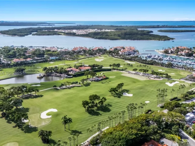 3-bedroom condo for sale in Miami Beach - 6800 Fisher Island Dr 6842 - MondialRealty