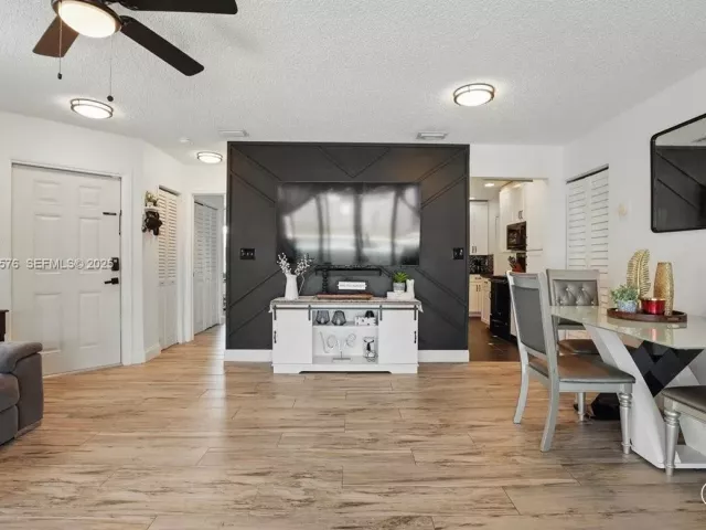 2-bedroom home for sale in Cooper City - 5874 SW 97th Ter - MondialRealty