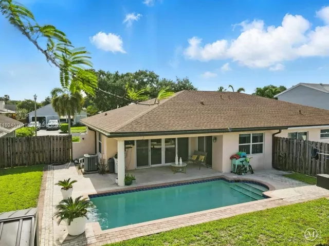 2-bedroom home for sale in Cooper City - 5874 SW 97th Ter - MondialRealty