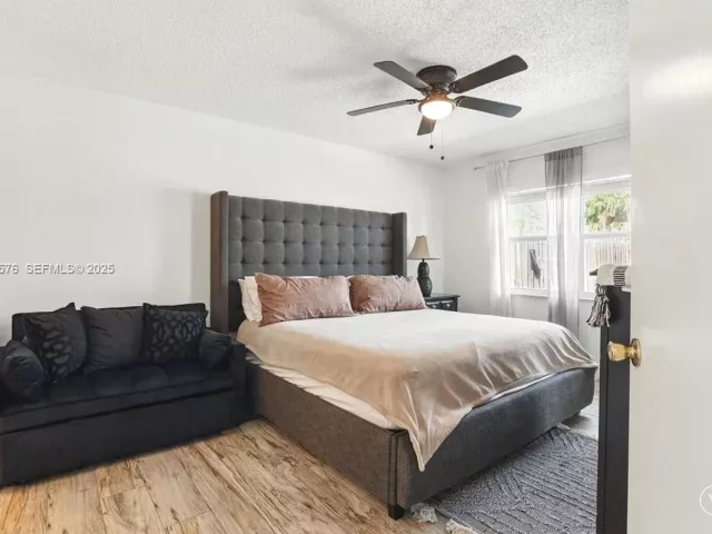 2-bedroom home for sale in Cooper City - 5874 SW 97th Ter - MondialRealty