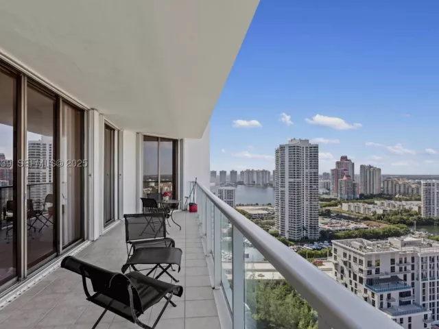 2-bedroom condo for sale in Aventura - 19500 Turnberry Way 26-C - MondialRealty