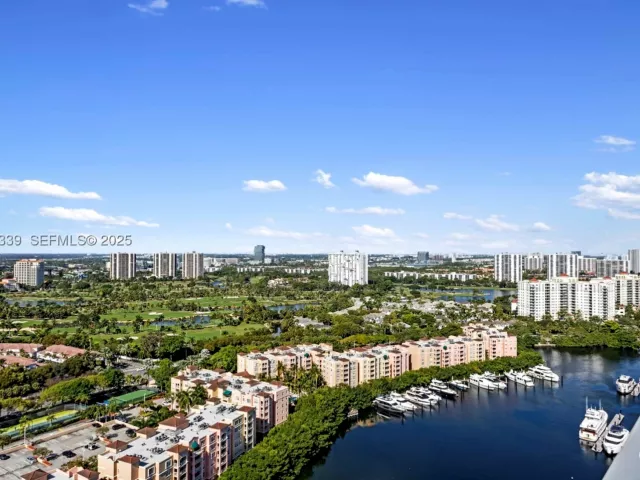 2-bedroom condo for sale in Aventura - 19500 Turnberry Way 26-C - MondialRealty
